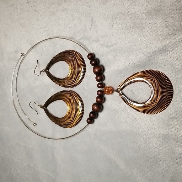 Brown and Gold Choker and Earrings - Picture 2 of 5
